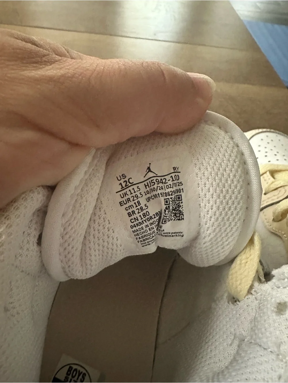 Nike Kids White and Yellow Low-Top Sneakers